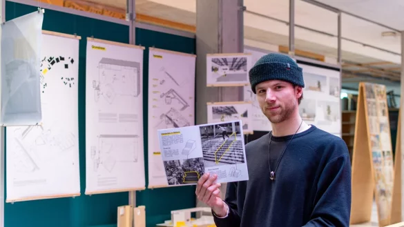 Hochschul-Absolvent Marcel Steinhage hat den Hangar 21 für seine Bachelorarbeit als einen multifunktionalen Skatepark erdacht. - © Raphael Bartling