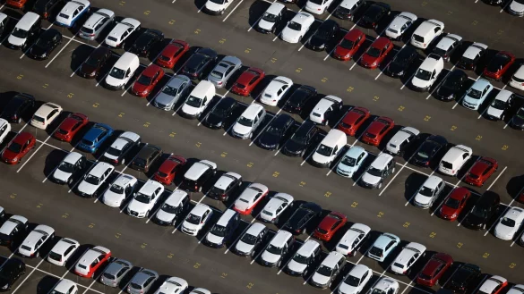 Neuwagen in Deutschland - &copy; Foto: Ralf Hirschberger/dpa-Zentralbild/dpa