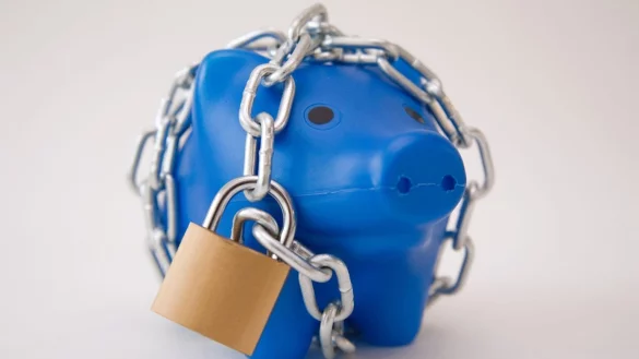 Ersparnisse in Festgeld anlegen - &copy; Foto: Andrea Warnecke/dpa-tmn