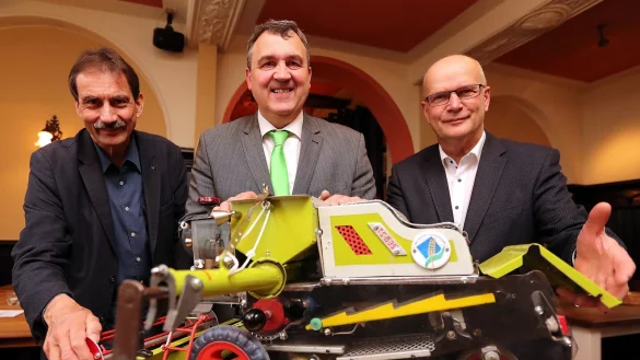 Sprechen f&uuml;r die Landwirte in OWL: Herbert Quakernack, Antonius Tillmann und Hubertus Beringmeier (v. l.). - &copy; Wolfgang Rudolf