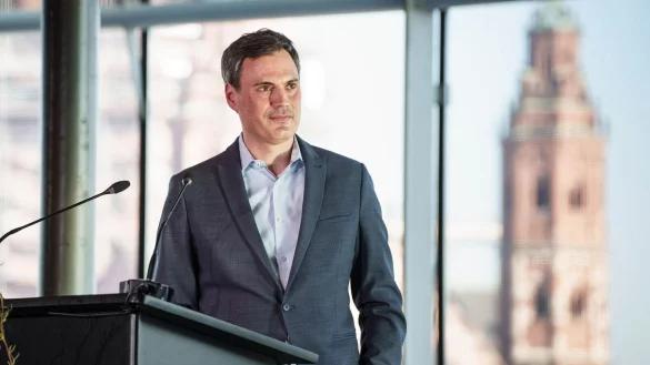 - &copy; Frank Rumpenhorst/dpa