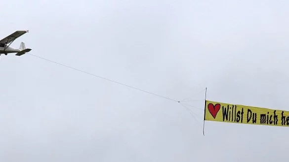 - &copy; Gisela Schwarze