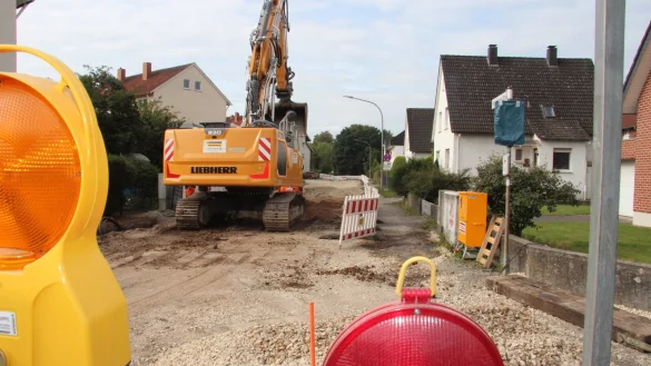Von der Br&uuml;cke bis zur Kreuzung Friedrich-Petri-Stra&szlig;e sind die Arbeiten in der Waldenburger Stra&szlig;e voran gekommen. - &copy; Cordula Gr&ouml;ne