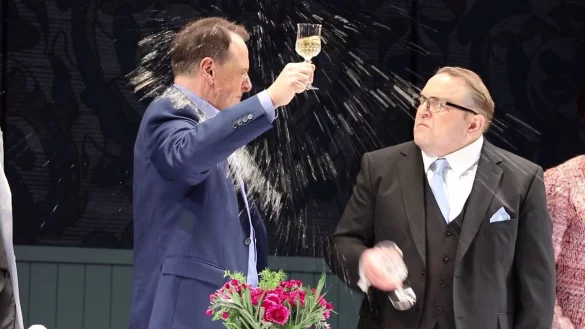 Gustav Peter W&ouml;hler und Markus Hottgenroth spielen Vater Helge und Sohn Christian. - &copy; Jannik Stodiek