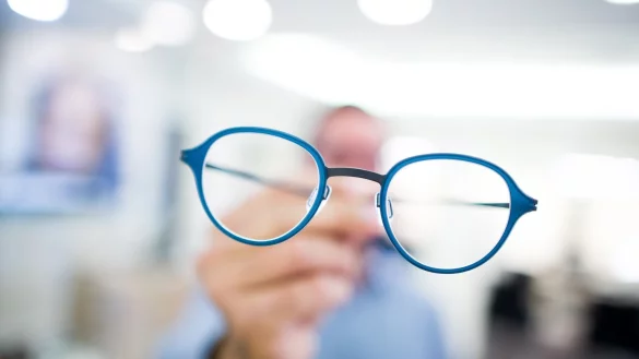 Beim Optiker - &copy; Foto: Rolf Vennenbernd