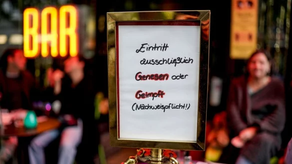 2G-Regel - &copy; Foto: Axel Heimken/dpa