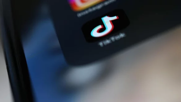 Vielen Bürgerinnen und Bürgern fehlt der geschulte Blick, KI-generierte Bilder als solche zu erkennen, sagt eine Studie. Auch in sozialen Medien werden diese im Wahlkampf eingesetzt. - © picture alliance / Rene Traut Fotografie