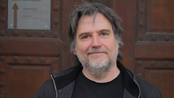 Geht mit einem lachenden und weindenden Auge. Schauspieldirektor Jan Steinbach verabschiedet sich am Ende der Spielzeit von seinem geliebten Landestheater. - © Thomas Krügler