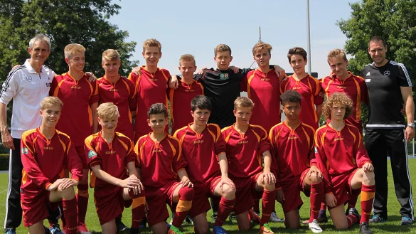 Vorbildlich und wegweisend: Diese Jungs taten sich aus beiden lippischen Fußballkreisen zusammen, um eine starke Einheit zu bilden. - © Foto: privat