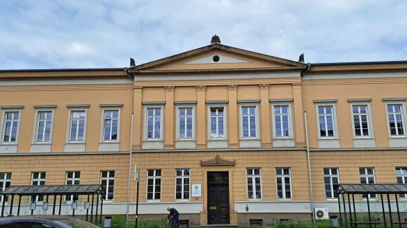 Eine Detmolder Anwältin, die vornehmlich als Betreuerin gearbeitet hat, soll unter anderem ein Testament gefälscht haben, um an das Erbe zu gelangen. - © Carolin Brokmann-Förster