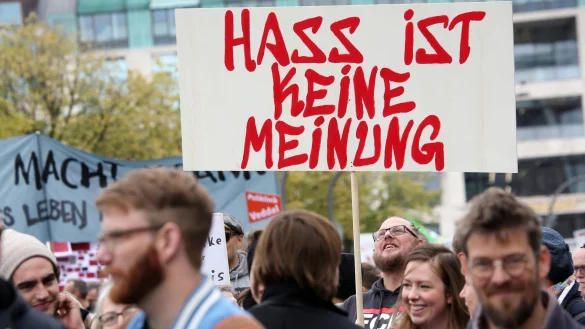 Hass im Netz - &copy; Foto: Bodo Marks/dpa/Archiv