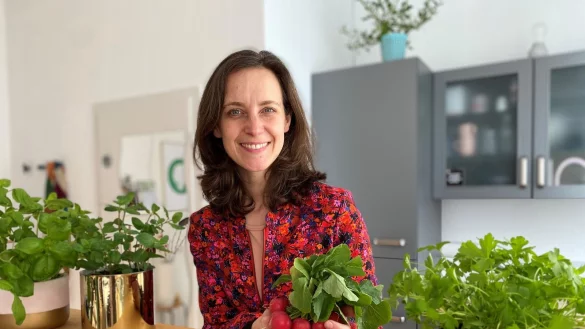 Um nach dem Lockdown aktiv und mit viel Energie in den Fr&uuml;hling zu starten, empfiehlt Ern&auml;hrungsberaterin Nora Karrasch viel Obst und&nbsp; 
Gem&uuml;se. Auch heimische Kr&auml;uter stecken voller Vitamine. - &copy; Carina Giesdorf