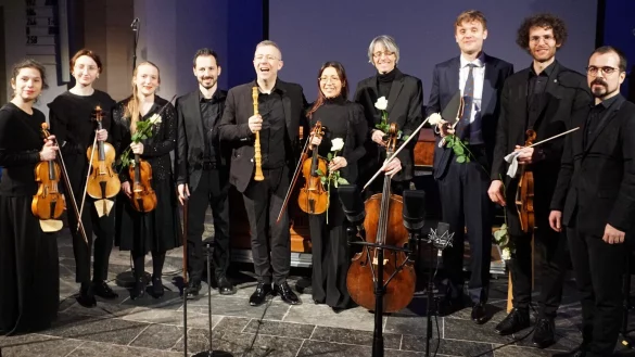 Emotional packendes Passionskonzert: Das Ensemble Boulevard Baroque mit dem Countertenor Alexander Chance (dritter von rechts) und Barockoboisten Josep Domenech. - © Venezia Fröscher-Cifolelli