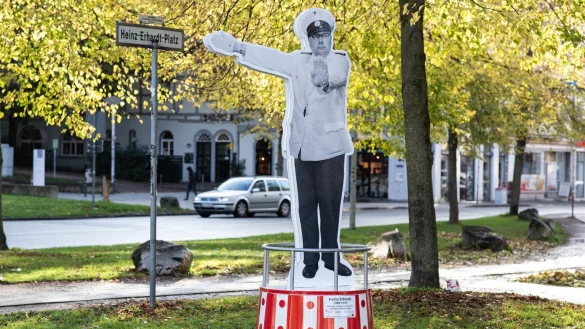 Heinz-Erhardt-Denkmal - &copy; Foto: Swen Pf&ouml;rtner/dpa