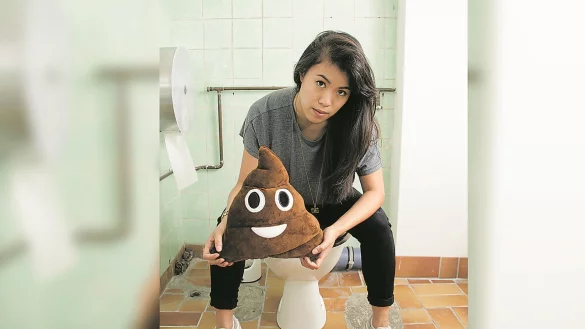 Der Talk f&uuml;r M&auml;dchen:&nbsp; Mai Thi Nguyen-Kim trifft ihre G&auml;ste auf dem Frauenklo. - &copy; SWR/ KOOPERATIVE BERLIN/ Katharina Frucht