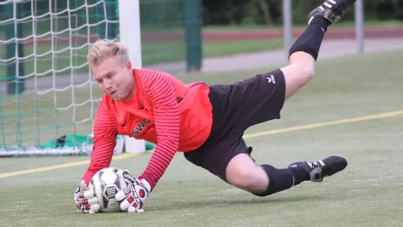 Glanzparade: Andre Swoboda steht beim BSV M&uuml;ssen im Tor und fungiert auch als Obmann. Aufgrund seiner Doppelfunktion wird er Nils Petersmeier und Philip M&uuml;ller im Kasten den Vortritt lassen. - &copy; Sebastian Lucas