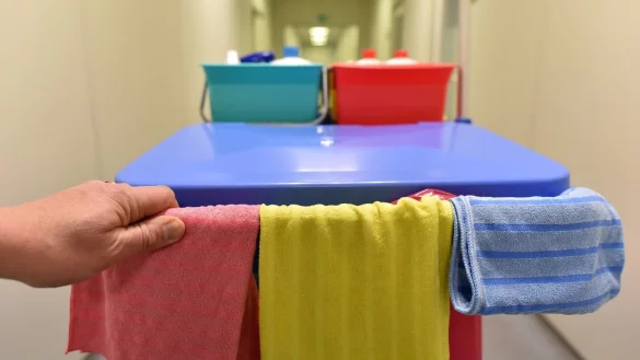 Arbeit einer Reinigungskraft - &copy; Foto: Ralf Hirschberger