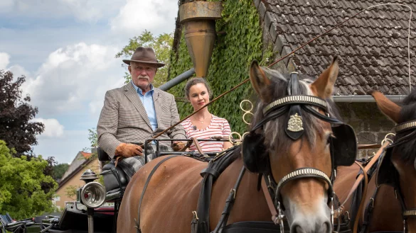 Heinrich Meyer zu H&uuml;cker mit Moderatorin Julia Ures. - &copy; Torben Gocke