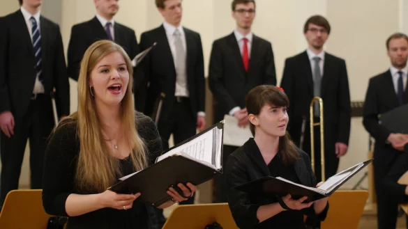 Perfekte Harmonie: Christina Hilbers und Carolin Franke verschmelzen wunderbar im Duett. - &copy; Thomas Kr&uuml;gler