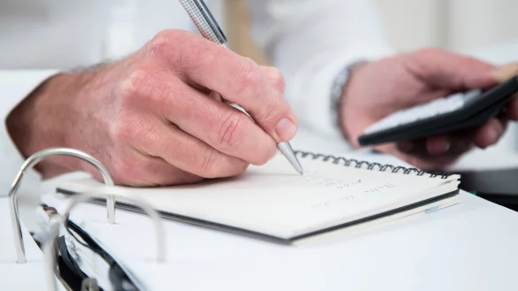 Finanzplan f&uuml;r den Ruhestand - &copy; Foto: Christin Klose/dpa-tmn