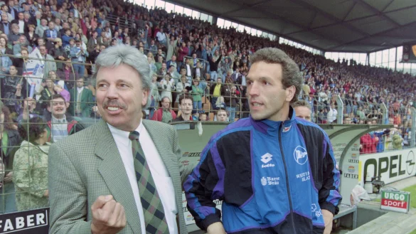 Manager R&uuml;diger Lamm (l.) und Trainer Ernst Middendorp waren bei Arminia Bielefeld Mitte der 1990er Jahre die Erfolgsgaranten. - &copy; imago images/Team 2