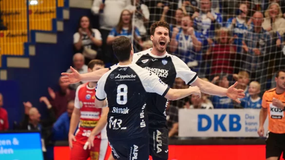 Hinten wie vorne die Note eins f&uuml;r Frederik Simak und Hendrik Wagner, der neun Treffer zum 31:28-Sieg des TBV Lemgo Lippe beisteuerte. - &copy; J&ouml;rg Hagemann