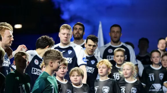 Aus der „blauen Stunde“ in die „Black Night“: Nicolai Theilinger (von links), Thomas Houtepen, Niels Versteijnen, Samuel Zehnder, Hendrik Wagner und Jan Brosch werden in Nürnberg andere Kinder an der Hand haben. - © Jörg Hagemann