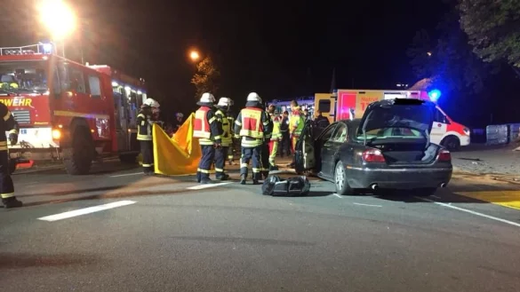 Neben der Polizei waren die Löschgruppe Steinbründorf, der Löschzug Vlotho, die Wehrführung, drei Rettungswagen und zwei Notarzteinsatzfahrzeuge im Einsatz. - © Feuerwehr Vlotho