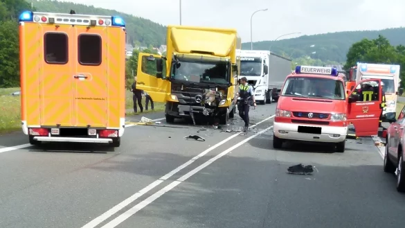 Die B 239 musste f&uuml;r mehrere Stunden gesperrt werden. - &copy; Polizei Minden-L&uuml;bbecke