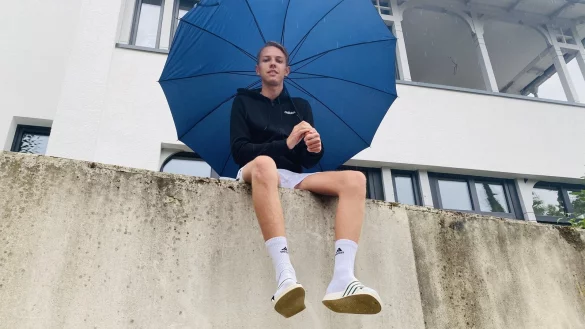 Felix Kopp befindet sich trotz zwei negativer Corona-Tests weiterhin in h&auml;uslicher Quarant&auml;ne. Vom Gesundheitsamt f&uuml;hlt er sich im Regen stehengelassen. - &copy; Charlotte Mahncke