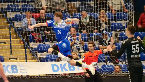 Der Entscheider: Lukas Zerbe lie&szlig; sich in der Schlussphase nicht beirren und erzielte zum 22:20 und 24:22 entscheidende Treffer. - &copy; J&ouml;rg Hagemann