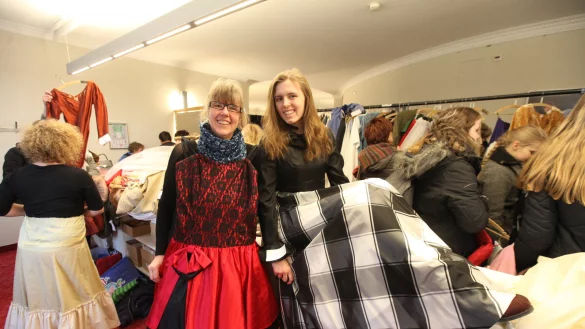 Michaela Tewes-Stein kommt mit ihrer Tochter Isabel Stein (Foto) schon seit Jahren zu der Verkaufsaktion. - &copy; Vera Gerstendorf-Welle