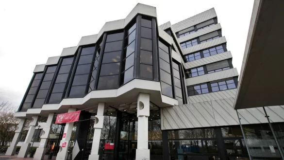 Finanzierung schwierig: In der Hochschule OWL laufen derzeit zwei dicke Brocken auf, die es zu schultern gilt.
- &copy; Bernhard Preu&szlig;