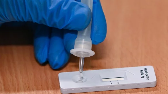 Corona-Schnelltest - &copy; Foto: Patrick Pleul/dpa-Zentralbild/dpa