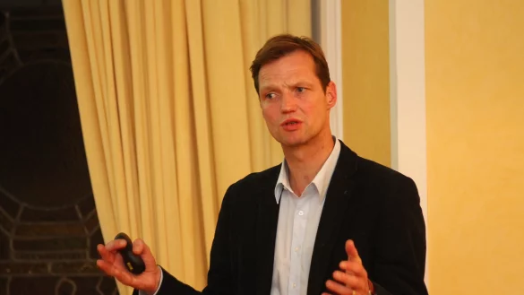 - &copy; J&ouml;rg Hagemann