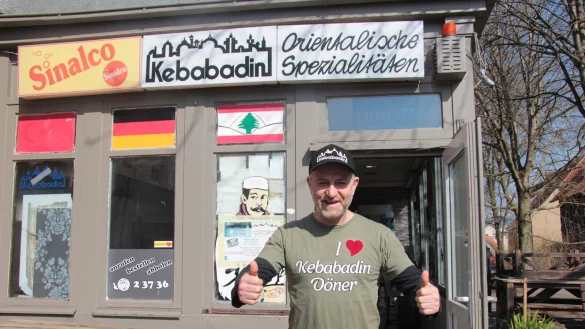 Hier gibt es Detmolds ältesten Döner. Seit 1973 wird hier die gefüllte Brottasche über den Verkaufstisch gereicht. - © Karolina Schmidt