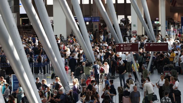 - &copy; David Young/dpa