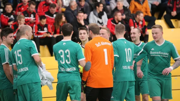 Der Lemgooer A-Ligist TuS Ahmsen qualifizierte sich in der Vormittagsgruppe in Bad Salzuflen erstmals f&uuml;r die Endrunde. - &copy; Paul Cohen