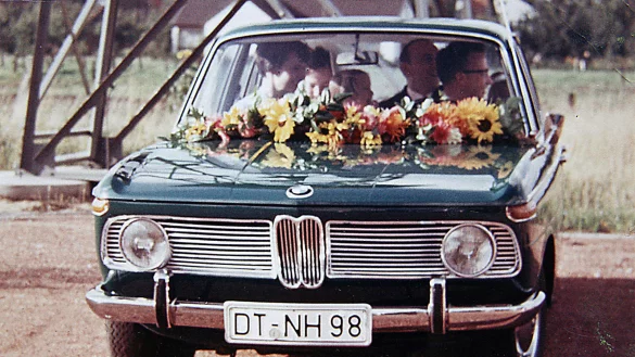 Mit DT am K&uuml;hler zum Standesamt: Spuren des alten Kennzeichens finden sich in vielen Fotoalben. - &copy; Archivfoto: Bernhard Preu&szlig;
