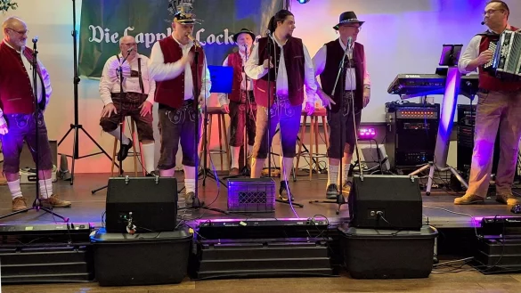 Bei ihrer Jubiläums-Show zeigen die Cappler Lockvögel ihr breites musikalisches Spektrum. - © Cappler Lockvögel