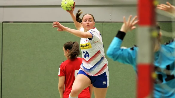 Blombergs Linksau&szlig;en Mia Ziercke trifft nach wenigen Minuten bereits zum 4:1 f&uuml;r ihr Team. - &copy; Oliver K&ouml;nig