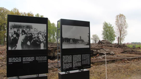 Die Ruinen des Krematoriums in Auschwitz-Birkenau: Das Foto rechts zeigt das Gebäude vor der Zerstörung, links stehen jüdische Frauen und Kinder davor - nicht ahnend, dass sie in wenigen Stunden im Gas sterben müssen. Im Lagenser Gebrüder-Humboldt-Gymnasium findet am 13. Februar eine Online-Führung durch das KZ statt, das heute eine Gedenkstätte ist. - © Silke Buhrmester