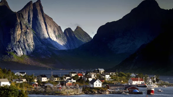 Bilder aus dem Lofoten-Örtchen Hamnøy sind bei der Diashow von Roland Marske in Lemgo zu sehen. - © Roland Marske