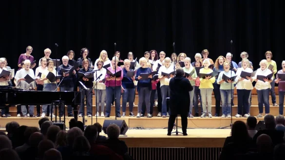 Die Singwerkstatt unter der Leitung von Catherine Jolles. - &copy; Musikschule Bad Salzuflen
