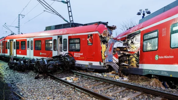 Zusammensto&szlig; von S-Bahnen - &copy; Foto: Matthias Balk/dpa