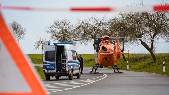 Aufgrund eines technischen Defekts konnte Rettungshubschrauber Christoph 13 nicht mehr starten. Die Besatzung musste auf einen Techniker warten. - &copy; FreitagTV