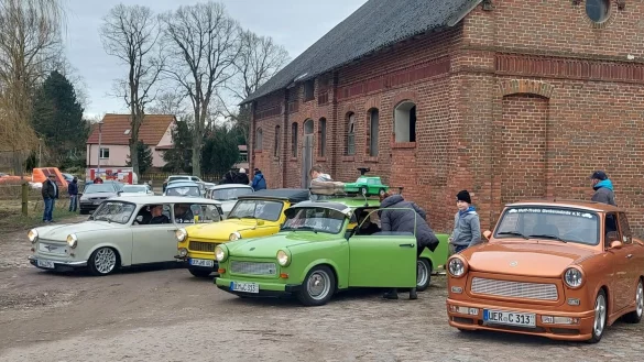 Trabi-Jahresauftakt Quilow - &copy; Foto: Winfried Wagner/dpa-Zentralbild/dpa