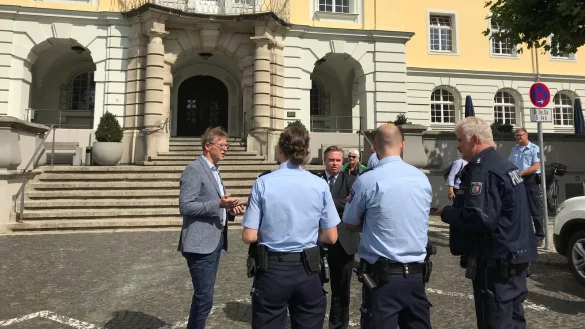 Das Herforder Rathaus wurde evakuiert. Die Polizei ist vor Ort. - &copy; Frank-Michael Kiel-Steinkamp