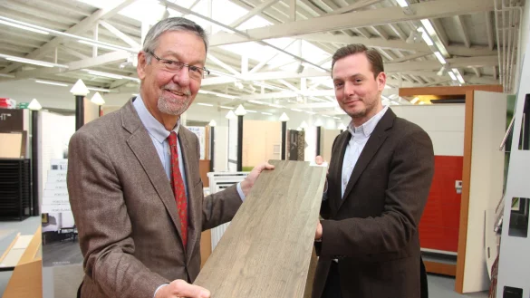 Hans-Henrich Tintelnot übergibt die Geschäftsführung an seinen Sohn Julian Tintelnot.