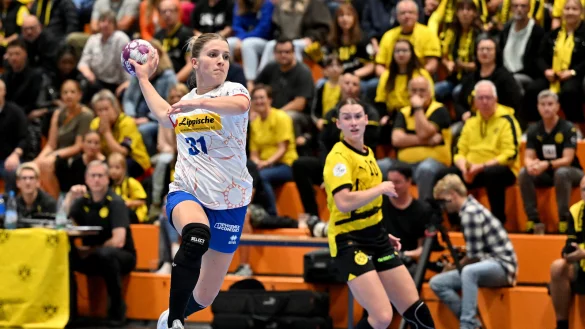 Freie Bahn f&uuml;r Alexia Hauf, Dortmunds Lena Degenhardt kann nur hinterherschauen. - &copy; Mathias M. Lehmann